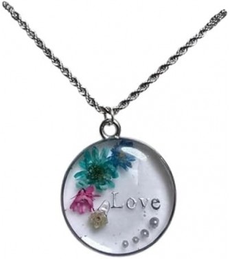 Ciondoli personalizzati realizzati a mano, con resina con fiori veri,perle e vari accessori,collana in acciaio