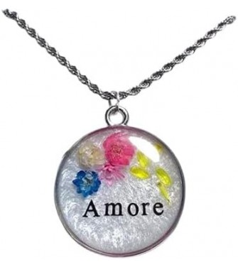 Ciondoli personalizzati realizzati a mano, con resina con fiori veri,perle e vari accessori,collana in acciaio